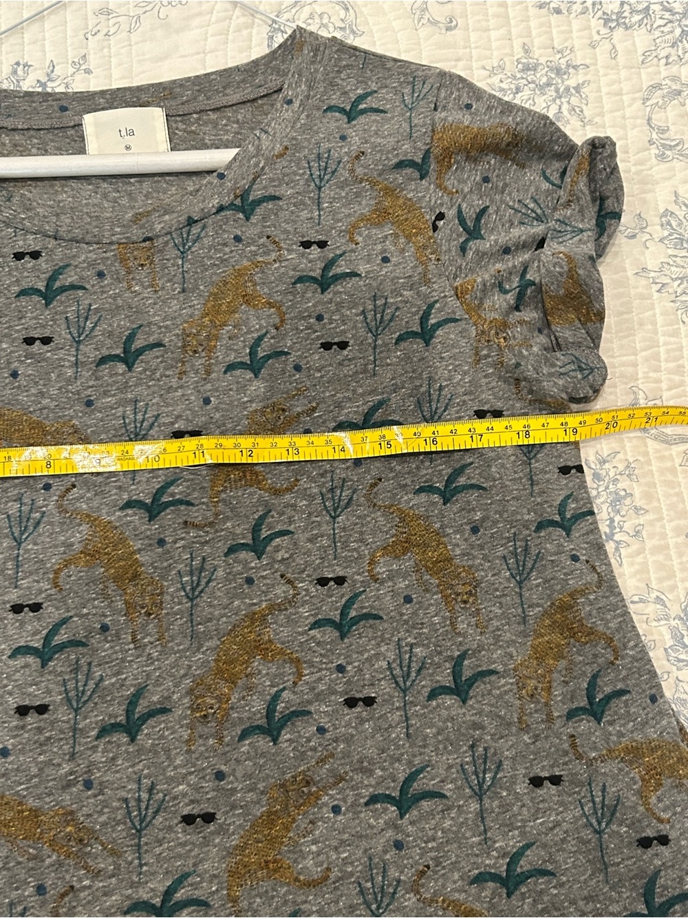 T.La Anthropologie Women's Gray Printed Short Sleeve Tee with Gold Leopard Motif - Picture 3 of 4